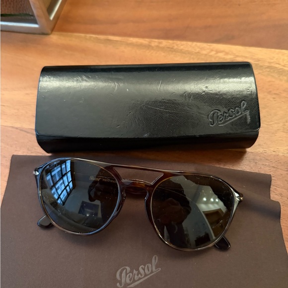 Persol Mens Tortoise Sunglasses - Picture 2 of 4